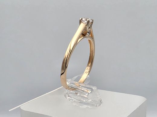 Gold ring with zircon