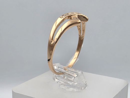Gold ring with zircon