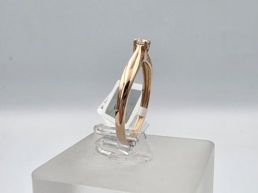 Золотое кольцо с бриллиантом, 1.36 г, разм. 16