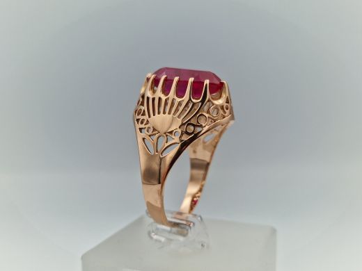 Zelta gredzens ar koraļļi, 5.61 g, izm. 20