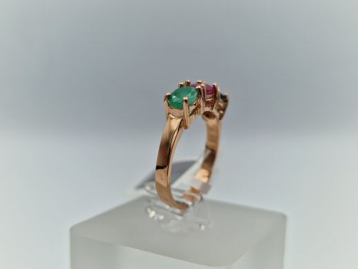 Zelta gredzens ar safīru un smaragdu, 3.22 g, izm. 17