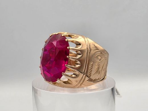 Gold ring with corundum