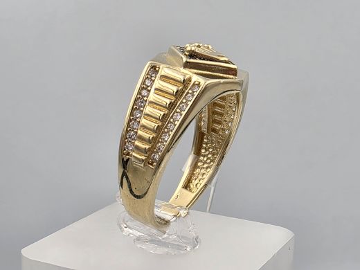 Gold ring with zircon, 6.09 g, size 19.5