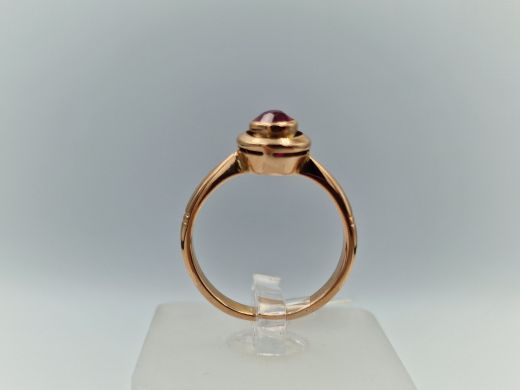 Золотое кольцо с кораллом, 3.6 г, разм. 17.5