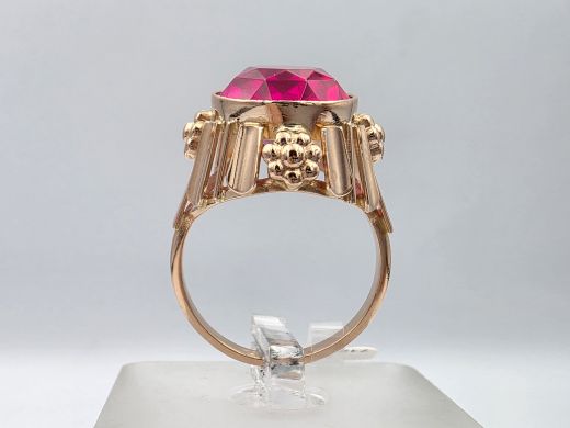 Золотое кольцо с кораллом, 7.49 г, разм. 18