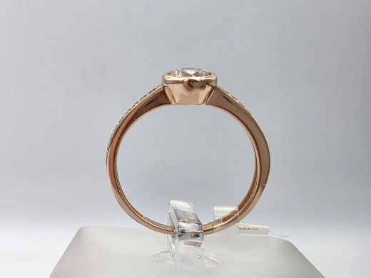 Золотое кольцо с цирконом, 2.16 г, разм. 17.5