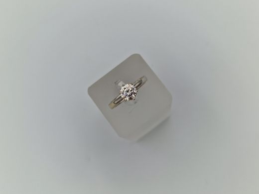 Золотое кольцо, 3.88 г, разм. 17.5