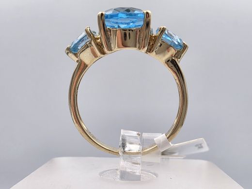 Gold ring with topaz, 3.53 g, size 16.5