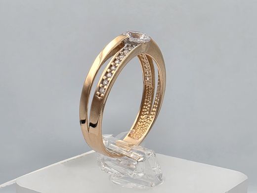 Gold ring with zircon