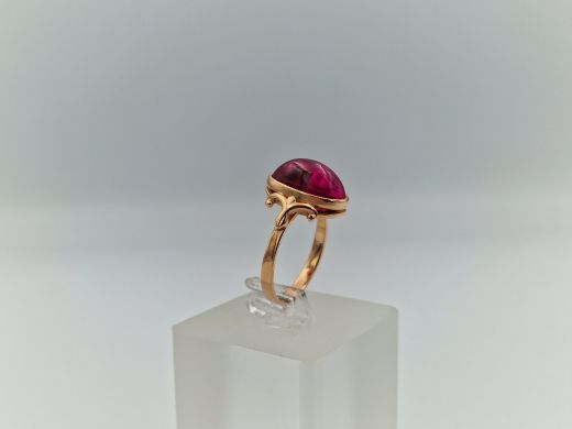 Золотое кольцо с кораллом, 4.66 г, разм. 17.5