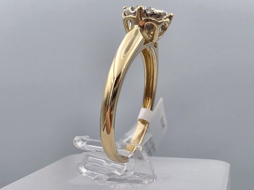 Gold ring with diamond, 2.14 g, size 16.5