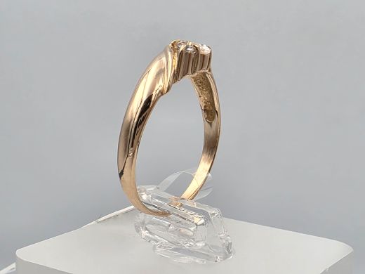 Gold ring with zircon
