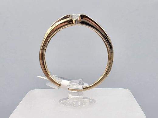 Gold ring with diamond, 1.90 g, size 16