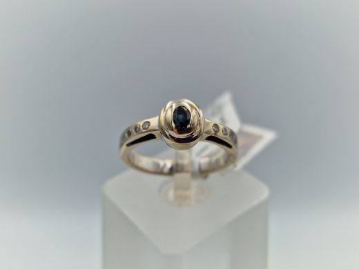 Zelta gredzens ar briljantu un safīru, 4.54 g, izm. 17