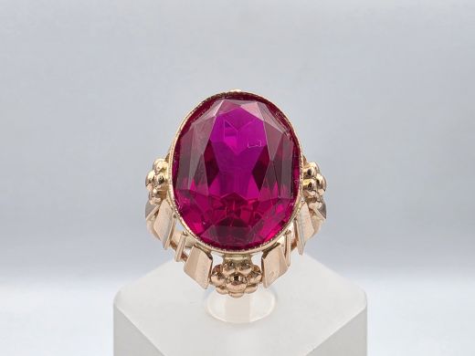 Золотое кольцо с кораллом, 7.49 г, разм. 18