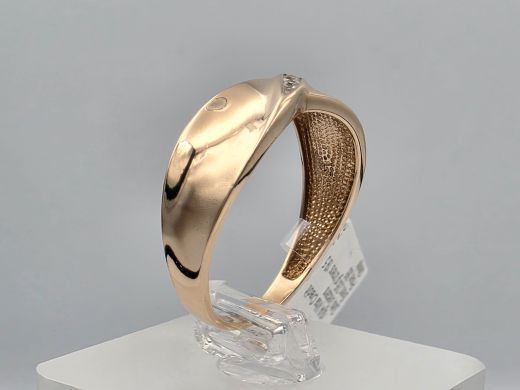 Gold ring with zircon