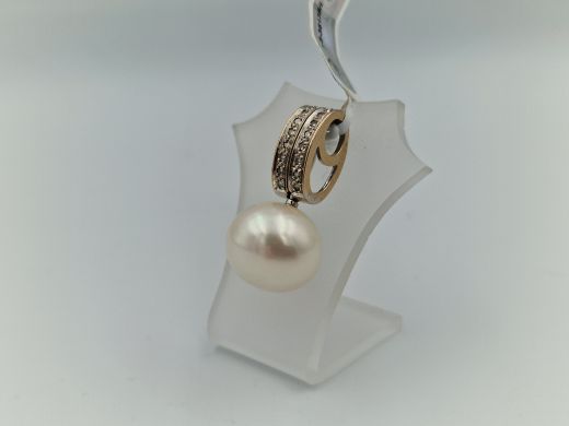 Золотой кулон с бриллиантом, 7.78 г