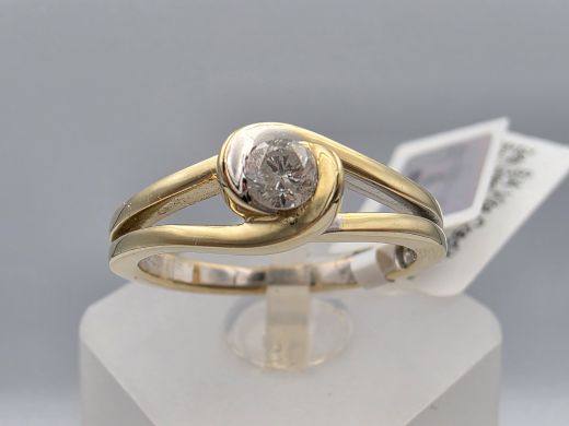 Gold ring with diamond, 3.33 g, size 17