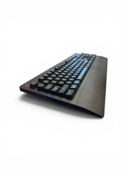 Logitech G213