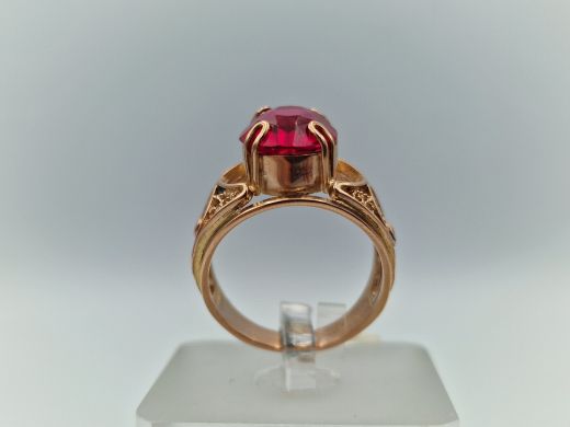 Zelta gredzens ar koraļļi, 6.86 g, izm. 18