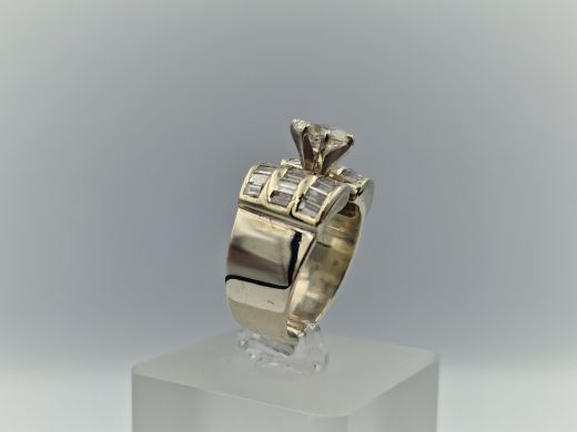 Zelta gredzens ar briljantu, 10.68 g, izm. 18