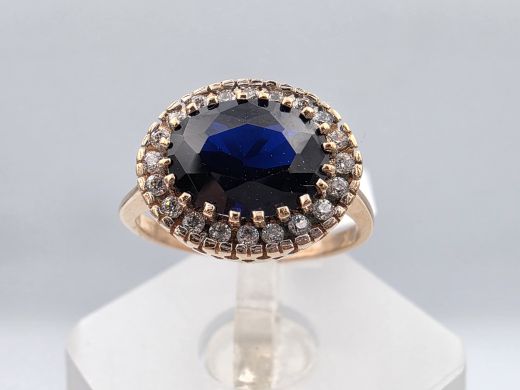 Gold ring with zircon