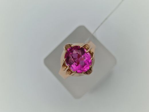 Zelta kulons ar safīru