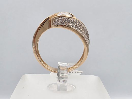 Gold ring with zircon