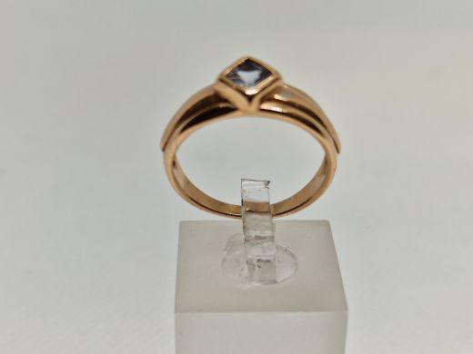 Золотое кольцо с цирконом, 3.3 г, разм. 17.5