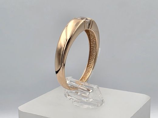 Gold ring with zircon