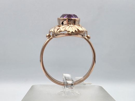 Zelta gredzens ar koraļļi, 4.26 g, izm. 19.5