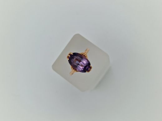 Zelta gredzens ar koraļļi, 4.8 g, izm. 18.5