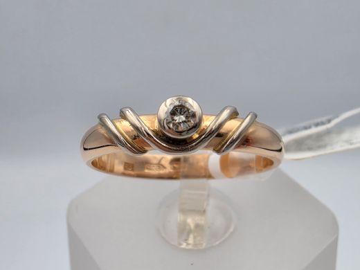 Gold ring with diamond, 2.62 g, size 17