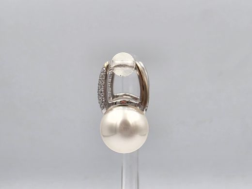 Gold earrings with diamond, 6.60 g
