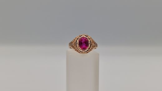 Золотое кольцо с кораллом, 3.1 г, разм. 17.5