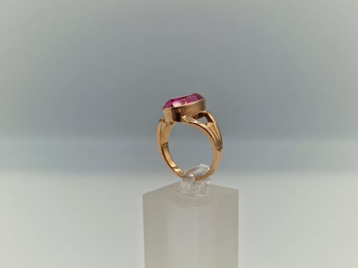 Zelta gredzens ar koraļļi, 5.67 g, izm. 18