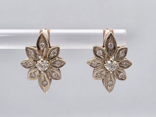 Gold earrings with diamond, 4.39 g