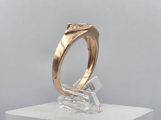 Gold ring with zircon