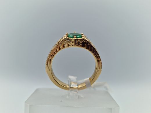 Zelta gredzens ar briljantu un smaragdu, 7.23 g, izm. 16.5