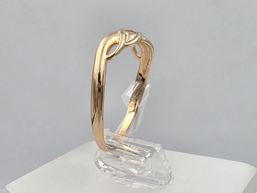Gold ring with zircon