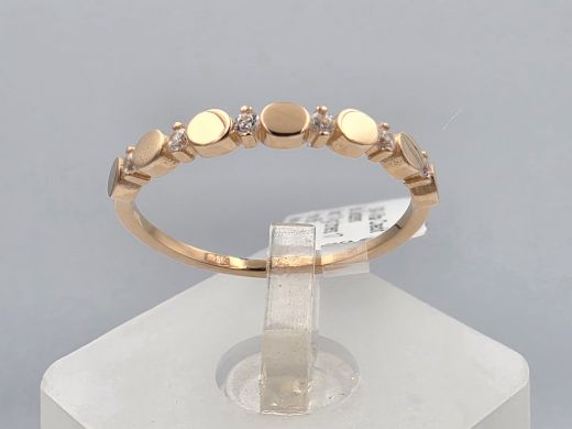 Gold ring with zircon