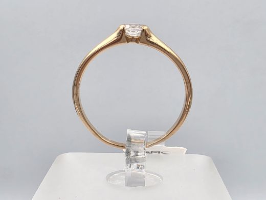 Gold ring with zircon
