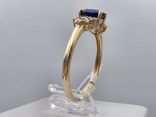 Gold ring with sapphire, 1.47 g, size 17