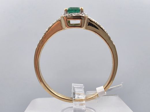 Gold ring with diamonds and emeralds
