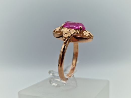 Zelta gredzens ar koraļļi, 3.96 g, izm. 17.5