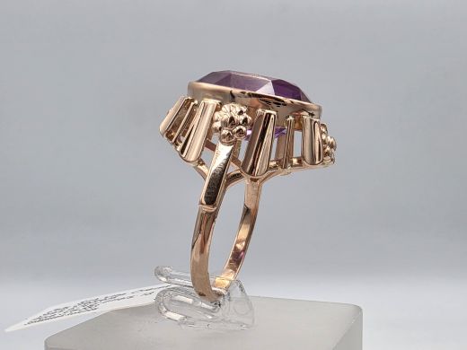 Золотое кольцо с кораллом, 6.74 г, разм. 18