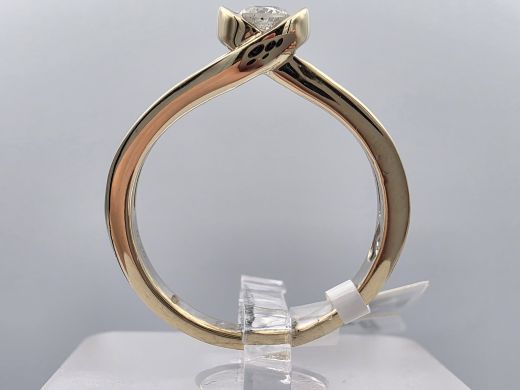 Gold ring with diamond, 3.33 g, size 17