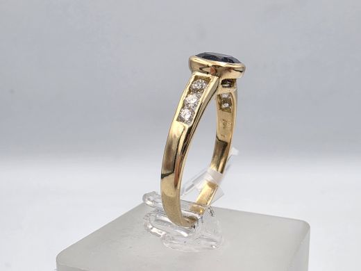 Zelta gredzens ar briljantiem un safīriem, 3.94 g, izm. 19
