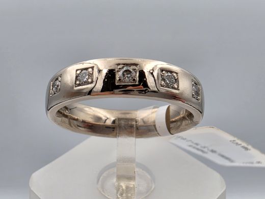 Gold ring with diamond, 9.41 g, size 18