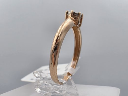 Gold ring with diamond, 1.39 g, size 15.5